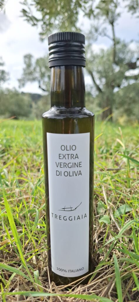 IMG-20251102-WA0004 olive oil bottle - podere treggiaia